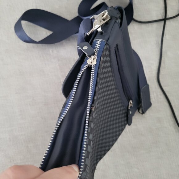 Louis Vuitton - Picture 5 of 8